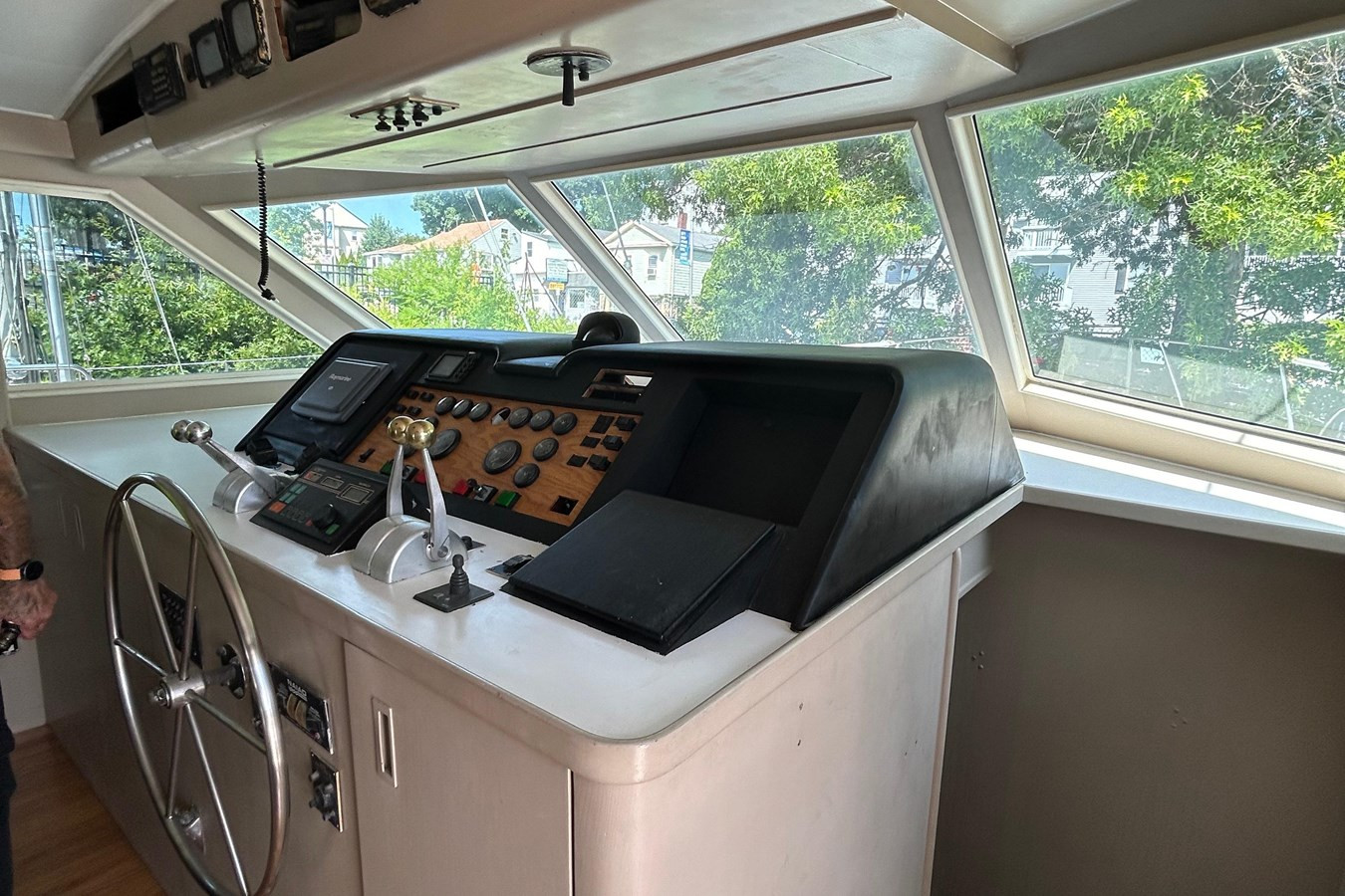 https://arconyachts.ams3.digitaloceanspaces.com/100020/conversions/large_4709077-optimize.jpg