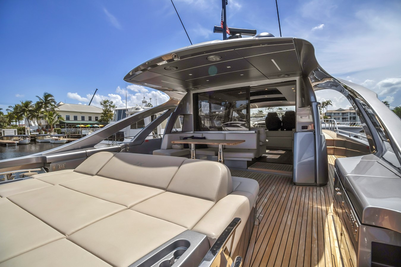 https://arconyachts.ams3.digitaloceanspaces.com/100058/conversions/large_3289509-optimize.jpg