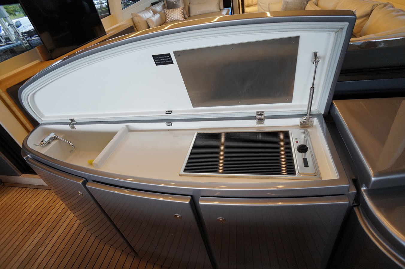 https://arconyachts.ams3.digitaloceanspaces.com/100059/conversions/large_3889438-optimize.jpg