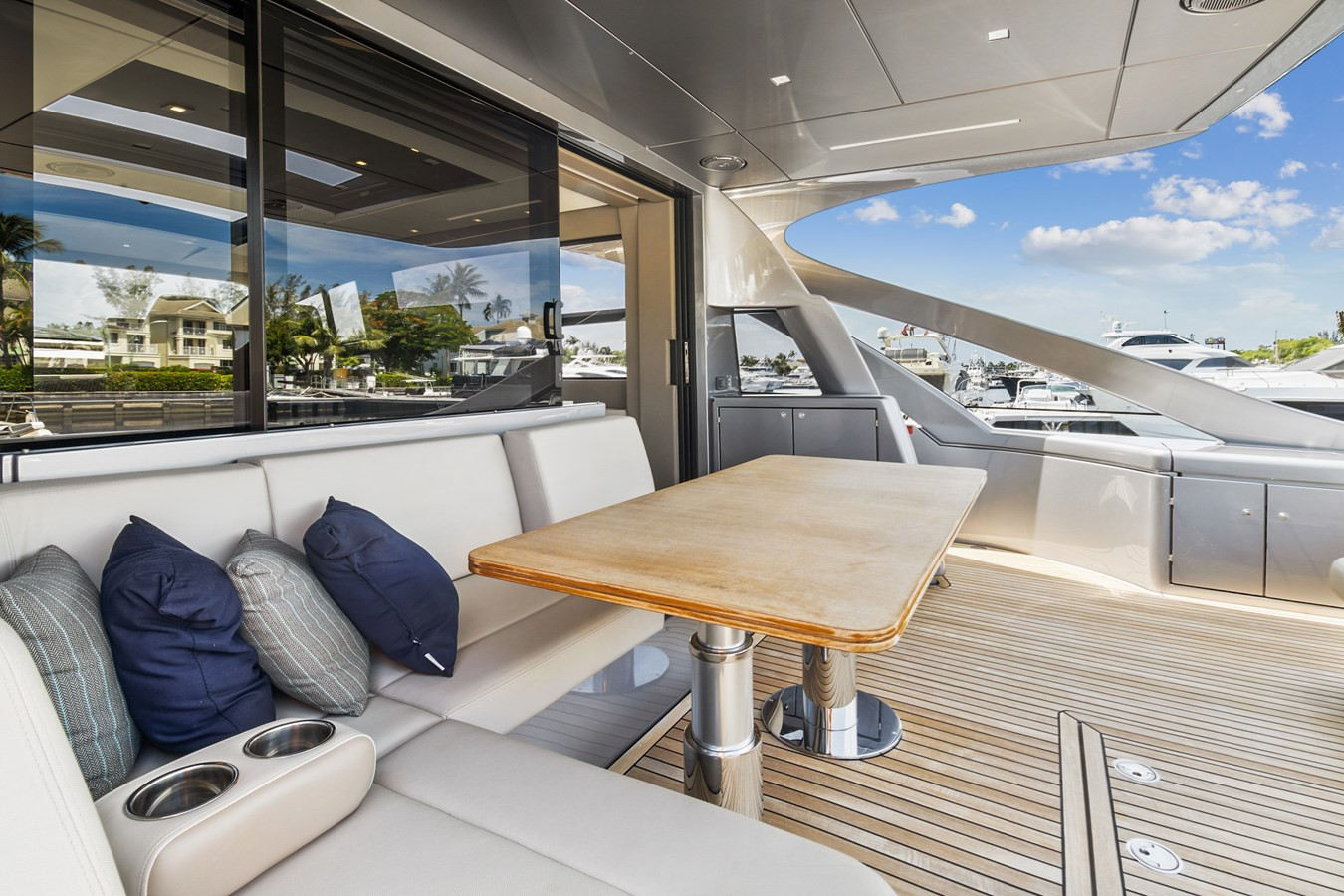 https://arconyachts.ams3.digitaloceanspaces.com/100067/conversions/large_3289512-optimize.jpg