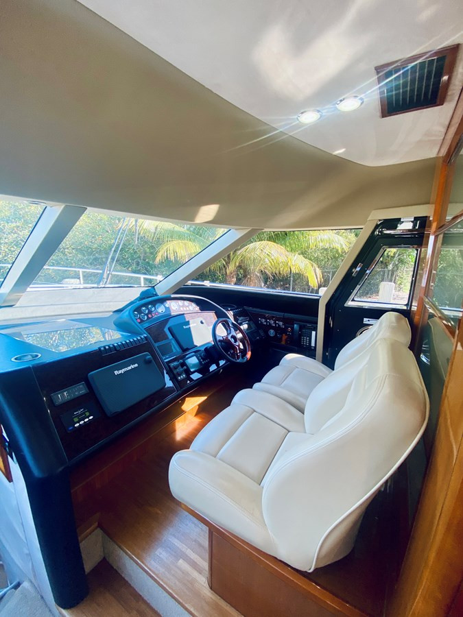 https://arconyachts.ams3.digitaloceanspaces.com/100096/conversions/large_4150072-optimize.jpg