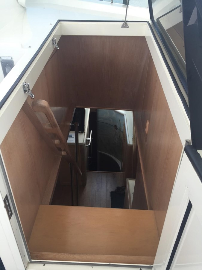 https://arconyachts.ams3.digitaloceanspaces.com/100310/conversions/large_4234656-optimize.jpg