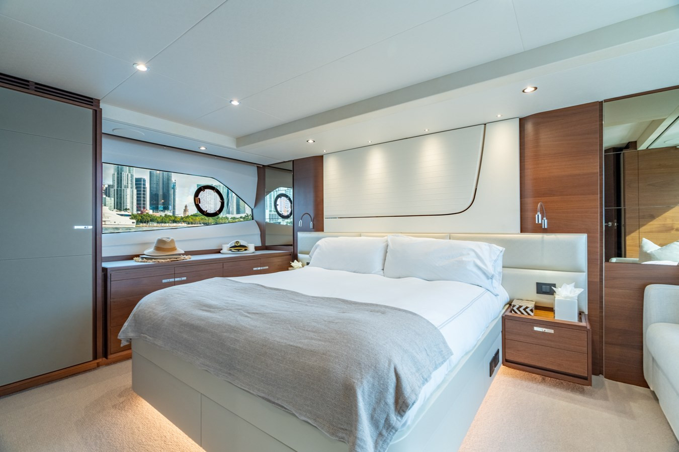https://arconyachts.ams3.digitaloceanspaces.com/100328/conversions/large_4269534-optimize.jpg