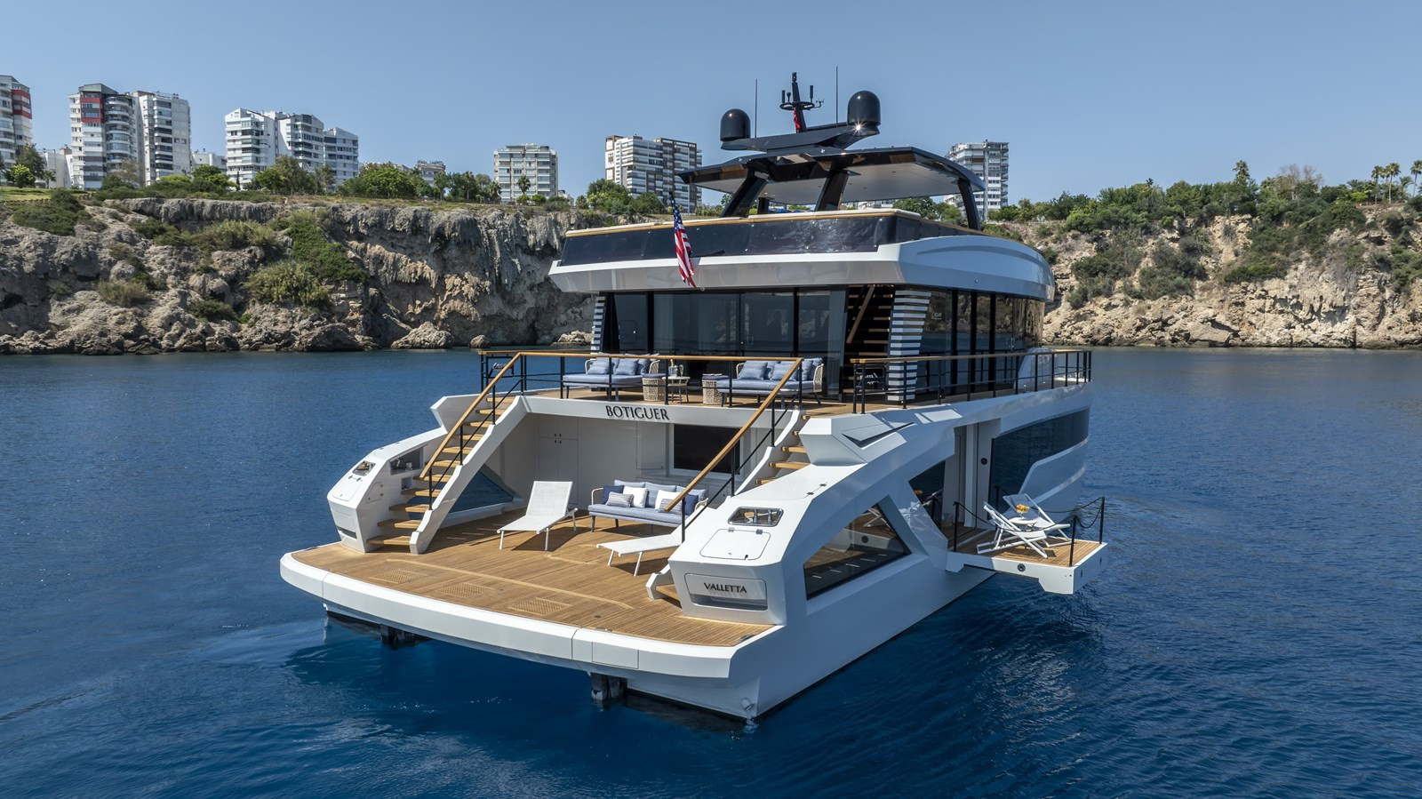 https://arconyachts.ams3.digitaloceanspaces.com/100355/conversions/large_4732220-optimize.jpg