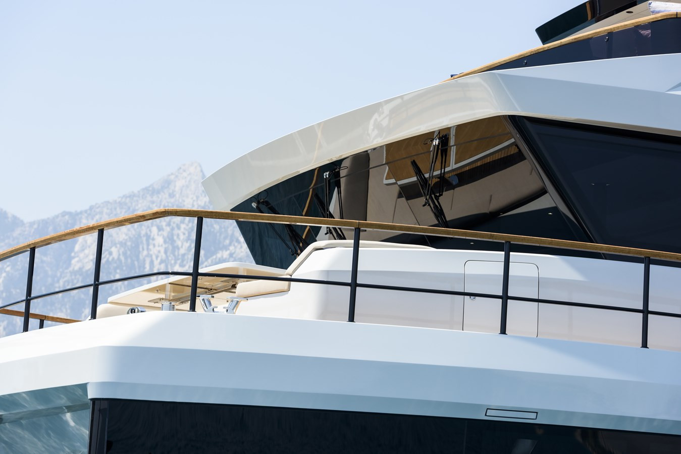 https://arconyachts.ams3.digitaloceanspaces.com/100361/conversions/large_4732221-optimize.jpg