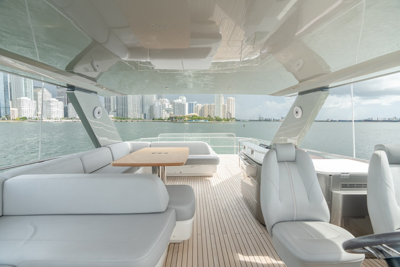 https://arconyachts.ams3.digitaloceanspaces.com/100373/conversions/large_4269538-optimize.jpg