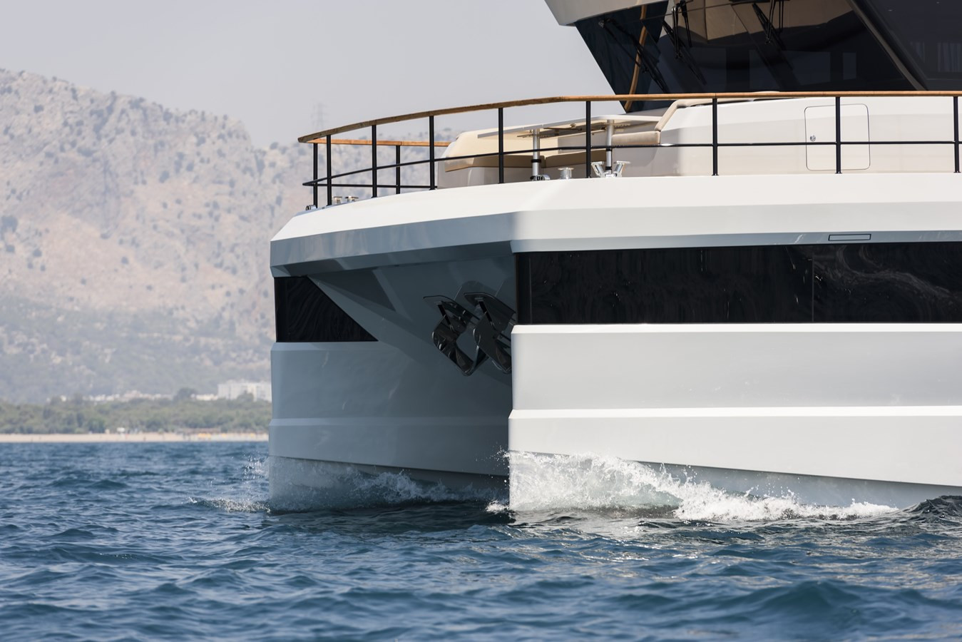 https://arconyachts.ams3.digitaloceanspaces.com/100381/conversions/large_4732229-optimize.jpg