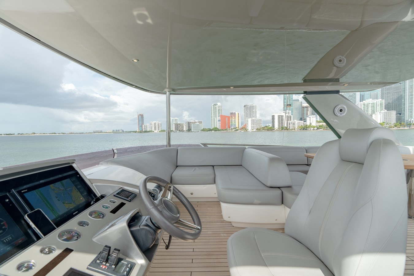 https://arconyachts.ams3.digitaloceanspaces.com/100382/conversions/large_4269545-optimize.jpg