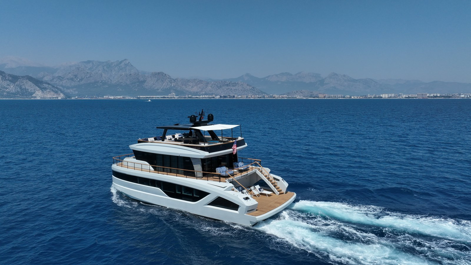 https://arconyachts.ams3.digitaloceanspaces.com/100391/conversions/large_4732232-optimize.jpg