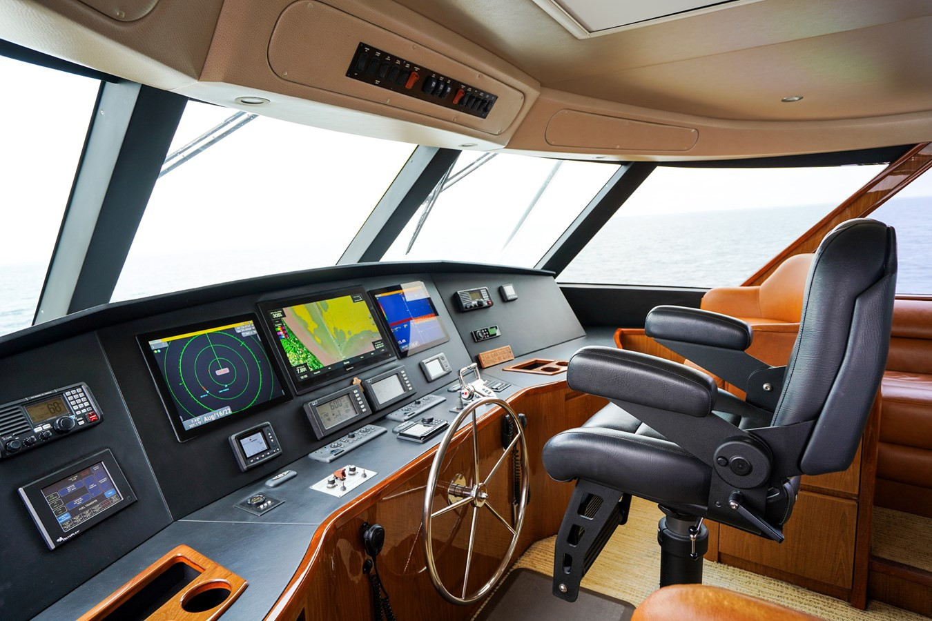 https://arconyachts.ams3.digitaloceanspaces.com/100455/conversions/large_4346360-optimize.jpg