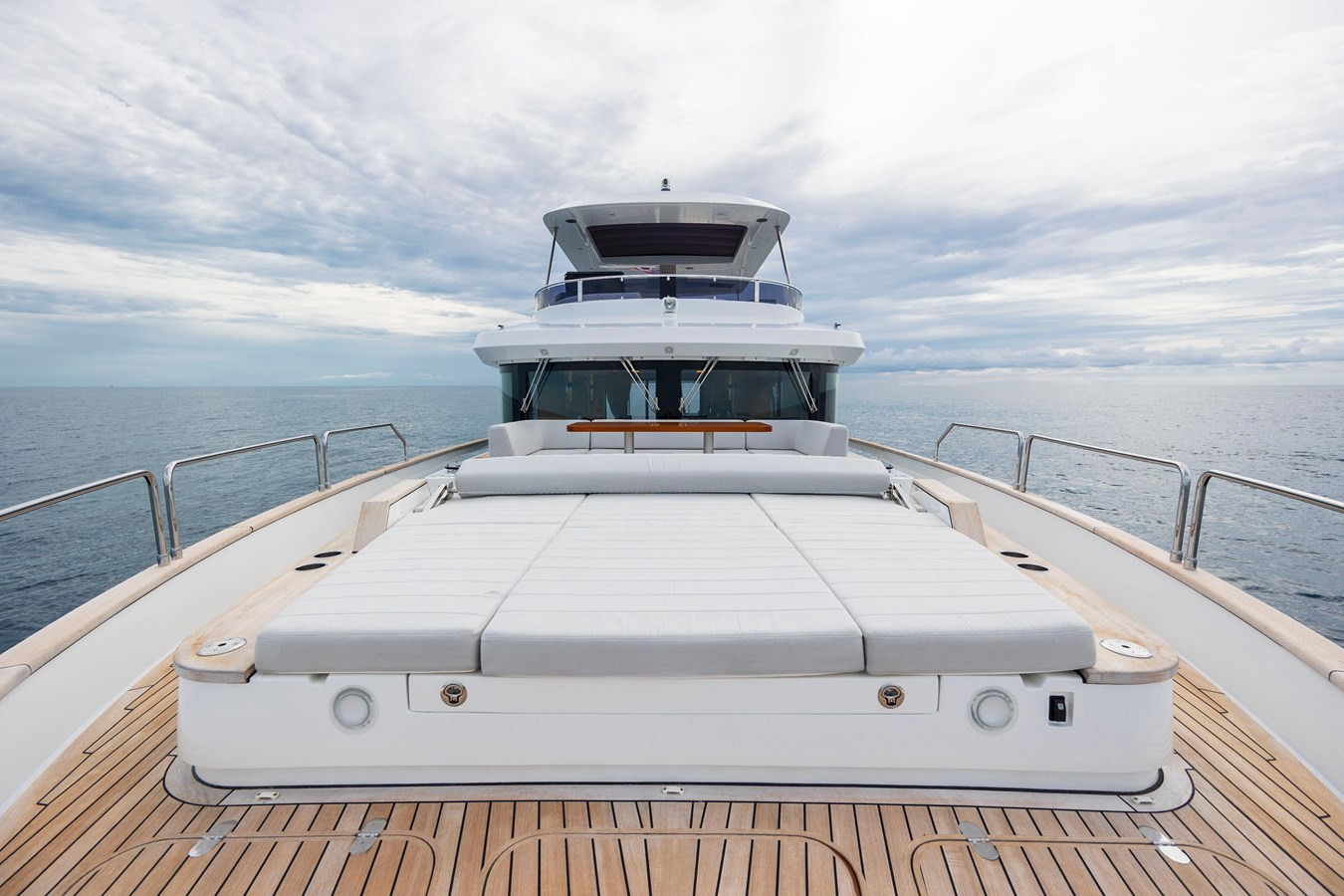 https://arconyachts.ams3.digitaloceanspaces.com/100516/conversions/large_4369518-optimize.jpg
