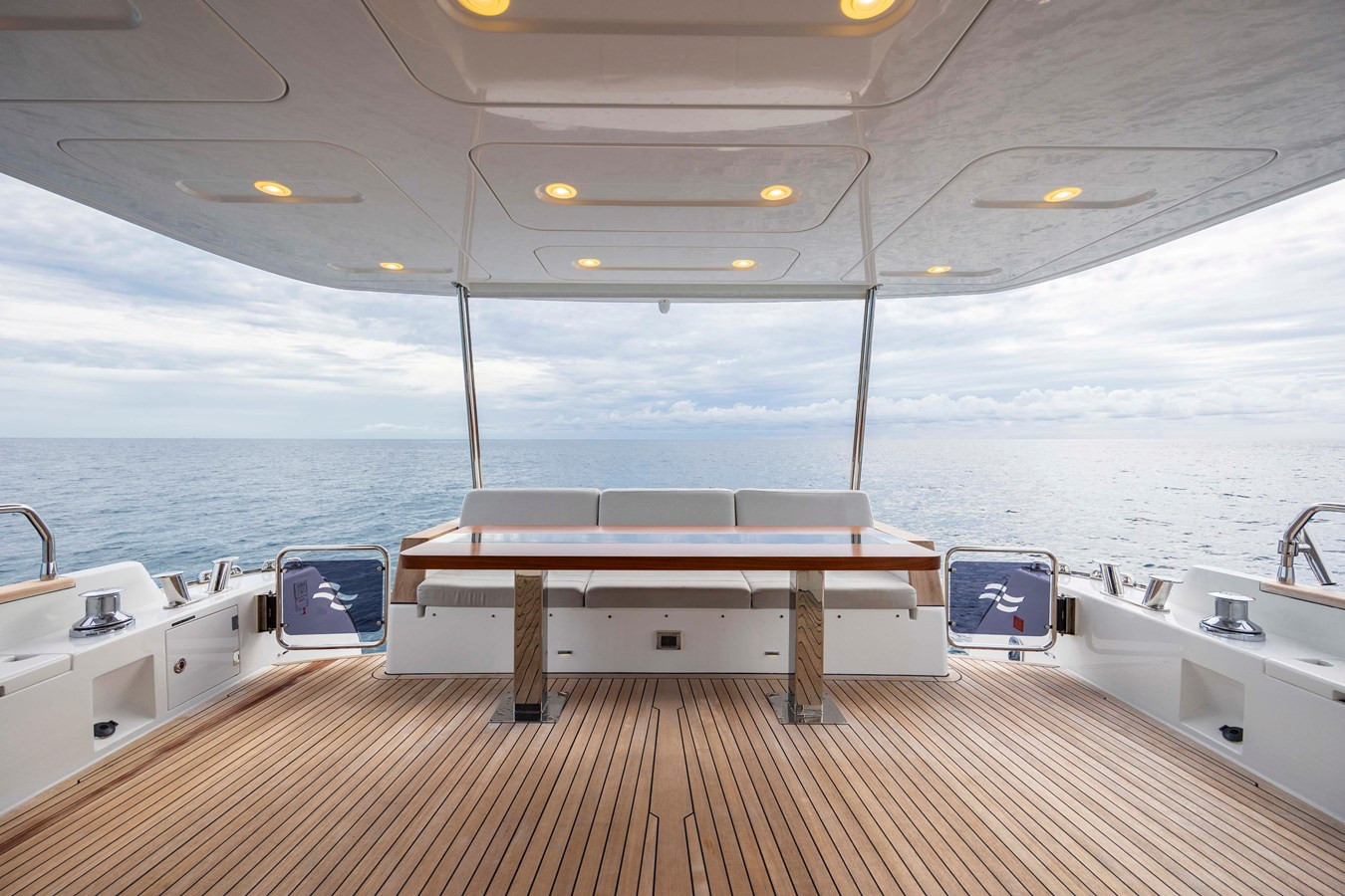 https://arconyachts.ams3.digitaloceanspaces.com/100525/conversions/large_4369521-optimize.jpg
