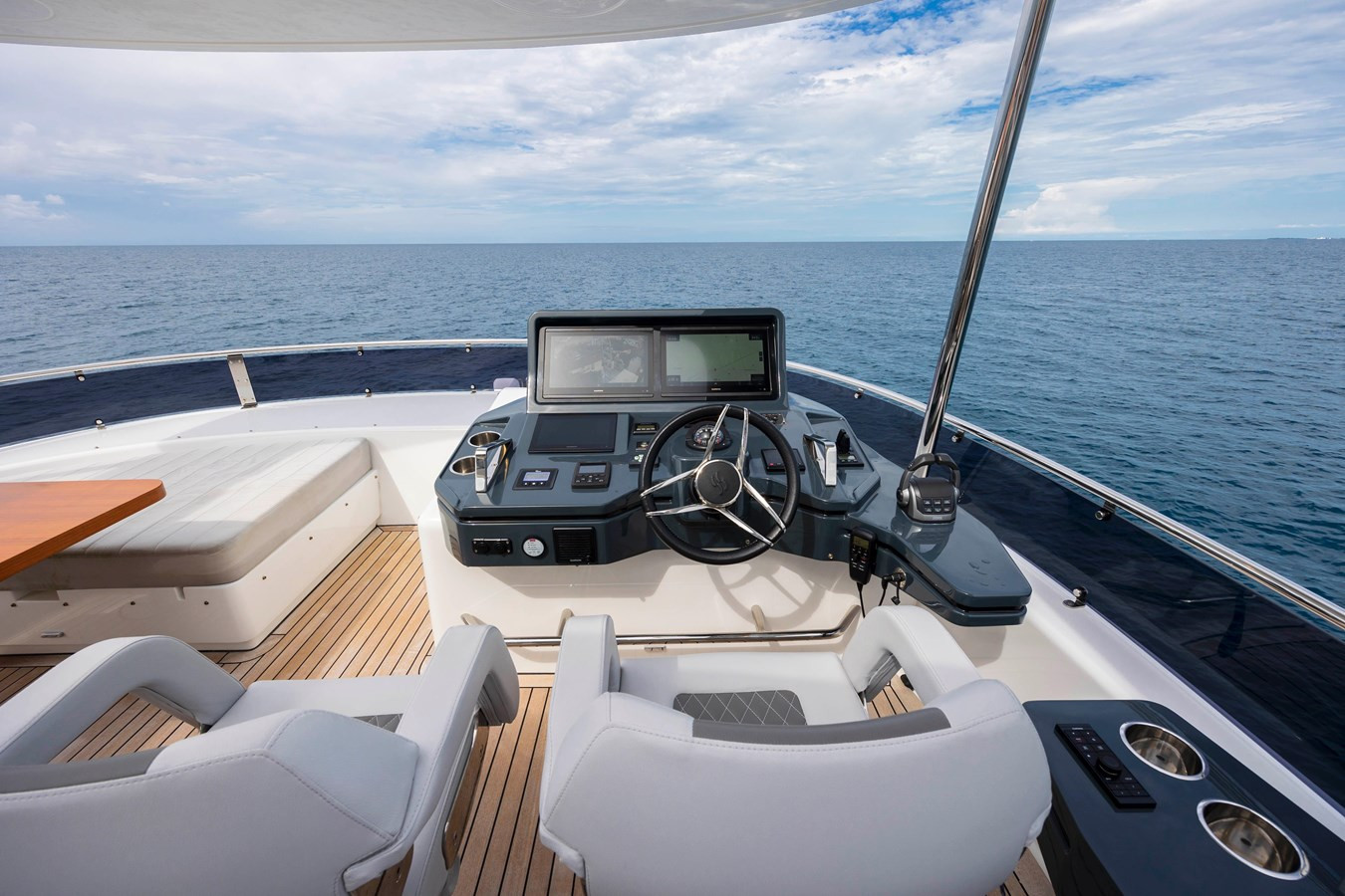 https://arconyachts.ams3.digitaloceanspaces.com/100534/conversions/large_4369524-optimize.jpg