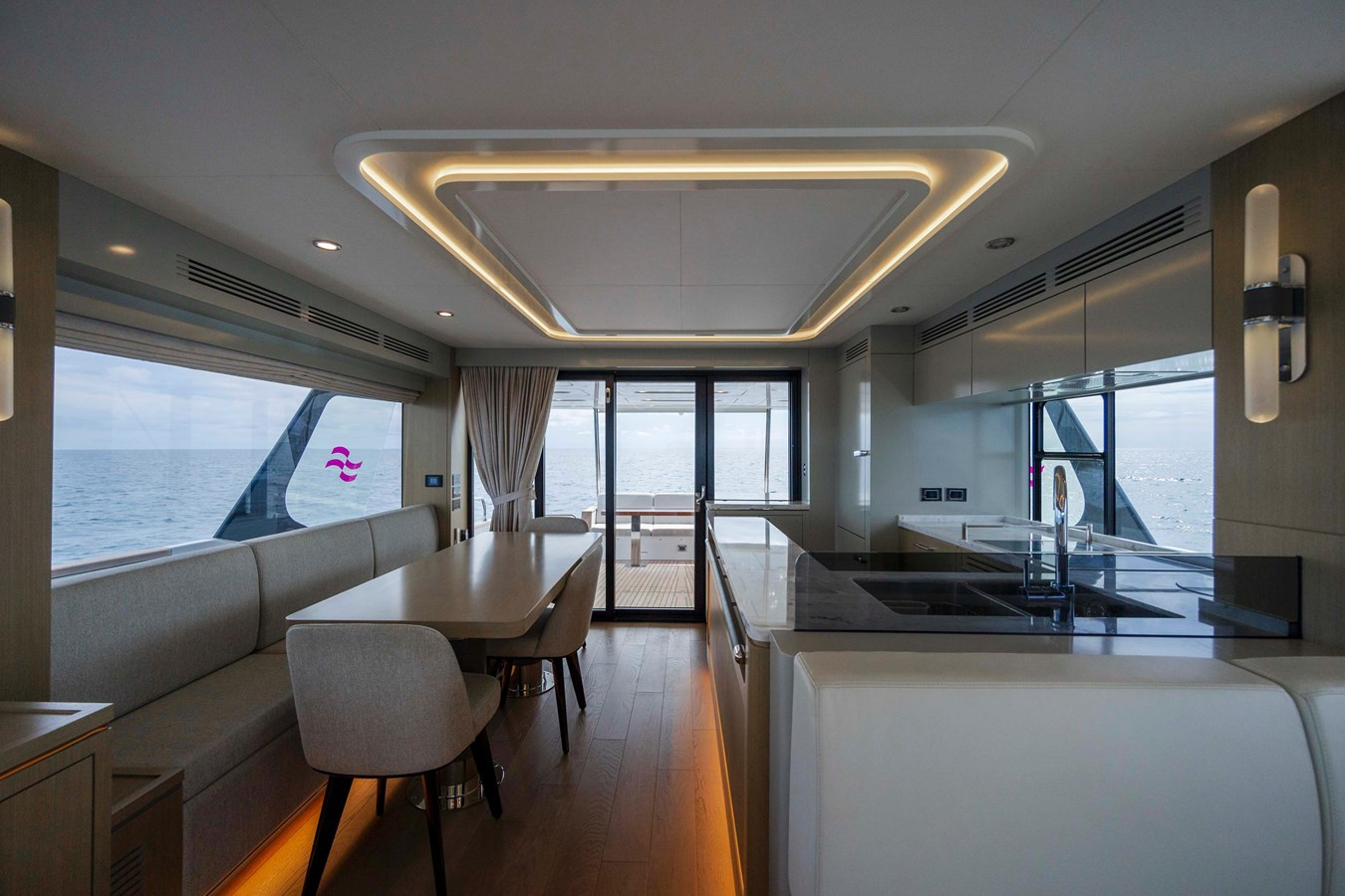 https://arconyachts.ams3.digitaloceanspaces.com/100555/conversions/large_4369531-optimize.jpg