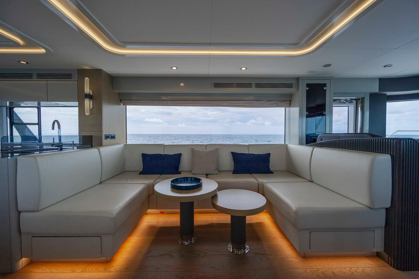 https://arconyachts.ams3.digitaloceanspaces.com/100571/conversions/large_4369537-optimize.jpg