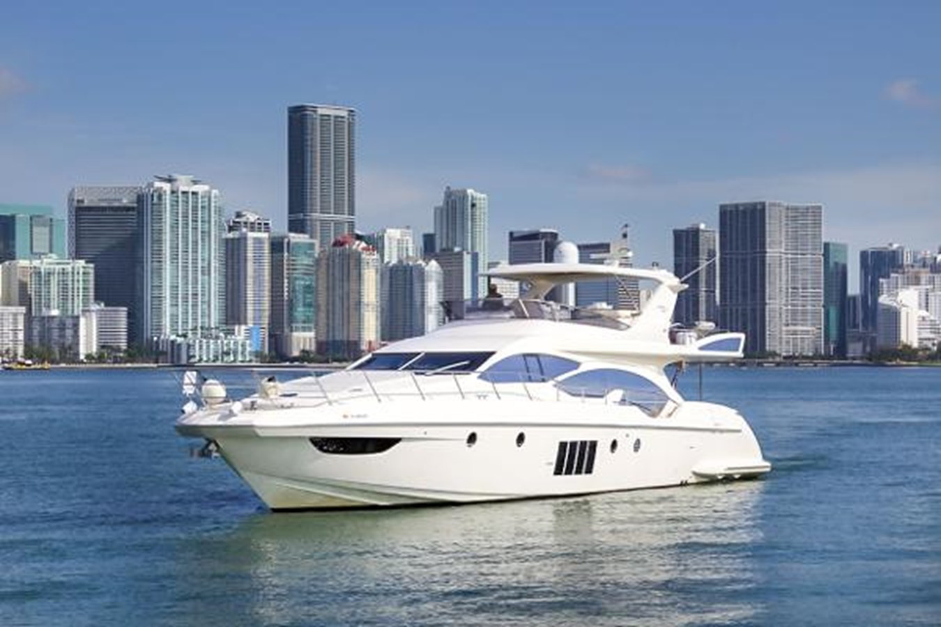 https://arconyachts.ams3.digitaloceanspaces.com/100572/conversions/large_4426726-optimize.jpg