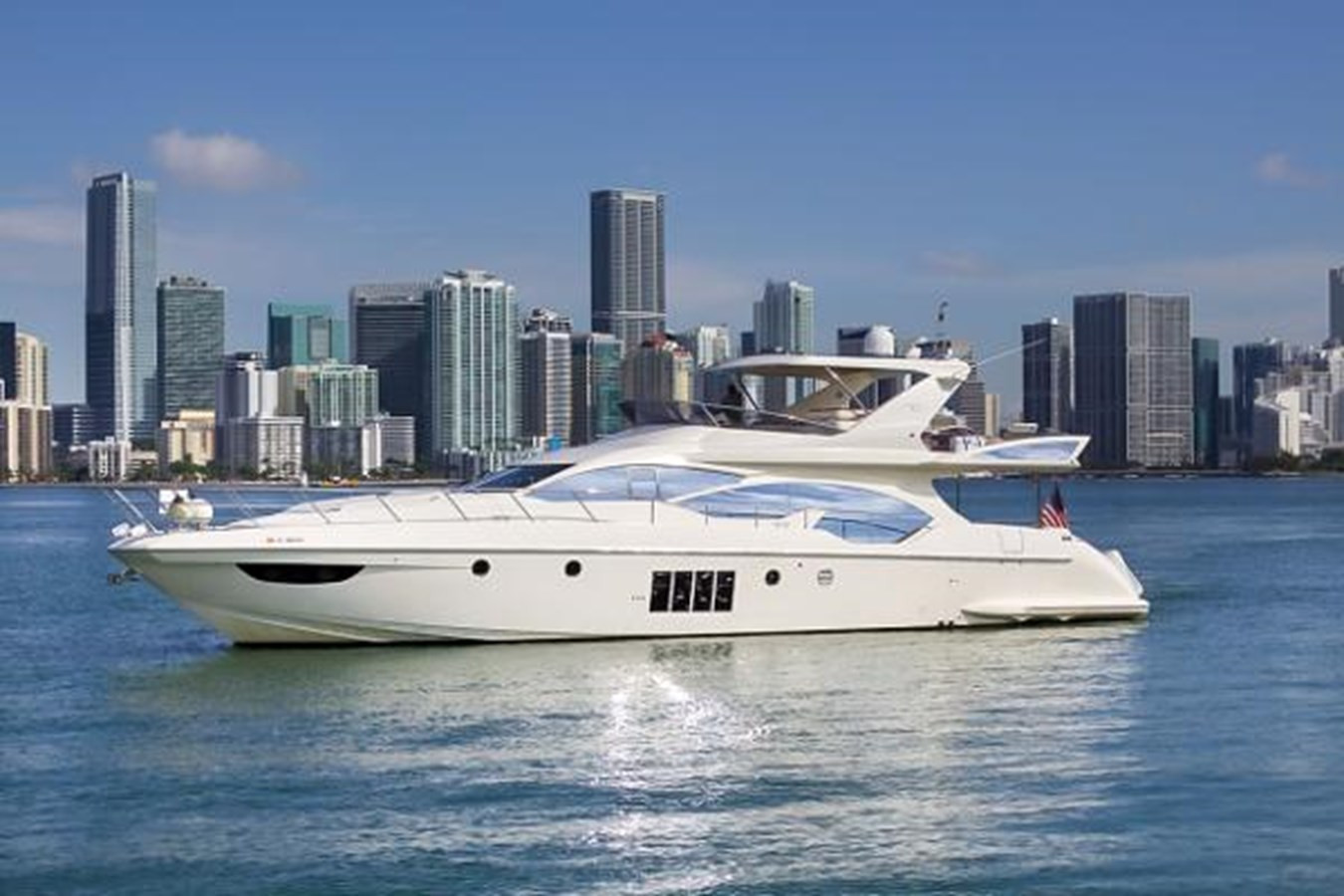 https://arconyachts.ams3.digitaloceanspaces.com/100575/conversions/large_4426727-optimize.jpg