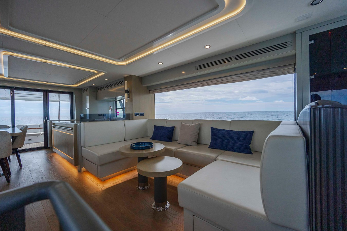 https://arconyachts.ams3.digitaloceanspaces.com/100580/conversions/large_4369540-optimize.jpg