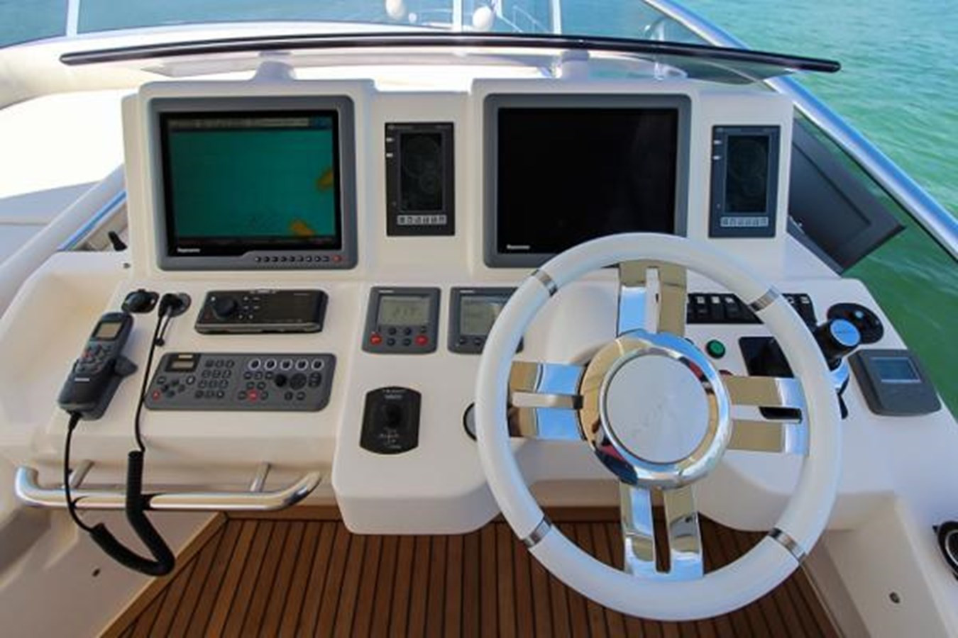 https://arconyachts.ams3.digitaloceanspaces.com/100685/conversions/large_4426768-optimize.jpg