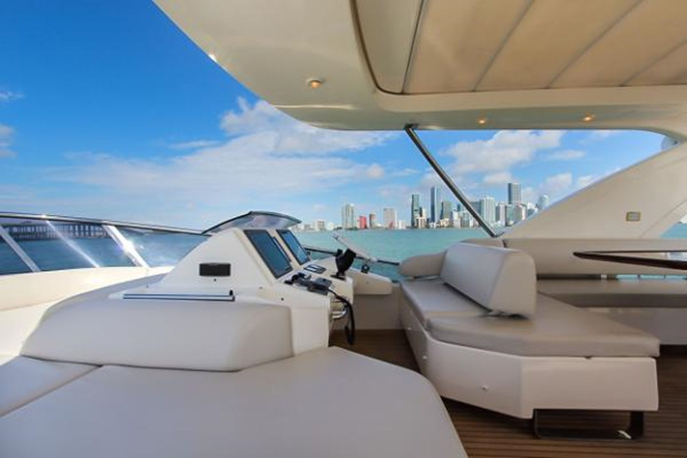 https://arconyachts.ams3.digitaloceanspaces.com/100688/conversions/large_4426769-optimize.jpg