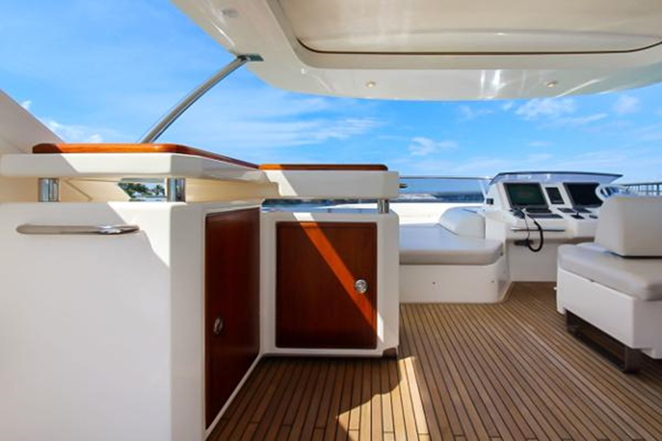 https://arconyachts.ams3.digitaloceanspaces.com/100690/conversions/large_4426770-optimize.jpg