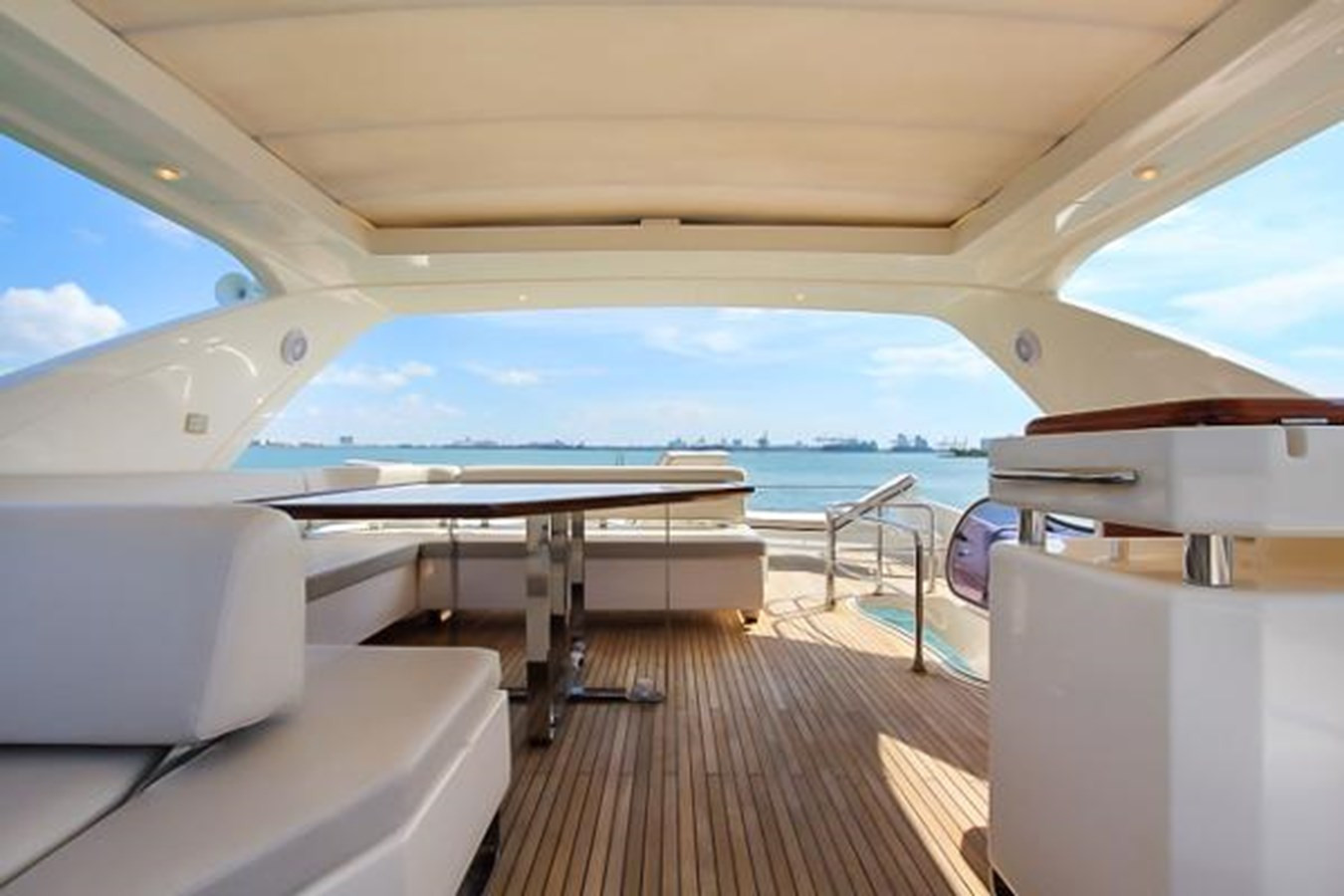 https://arconyachts.ams3.digitaloceanspaces.com/100693/conversions/large_4426771-optimize.jpg