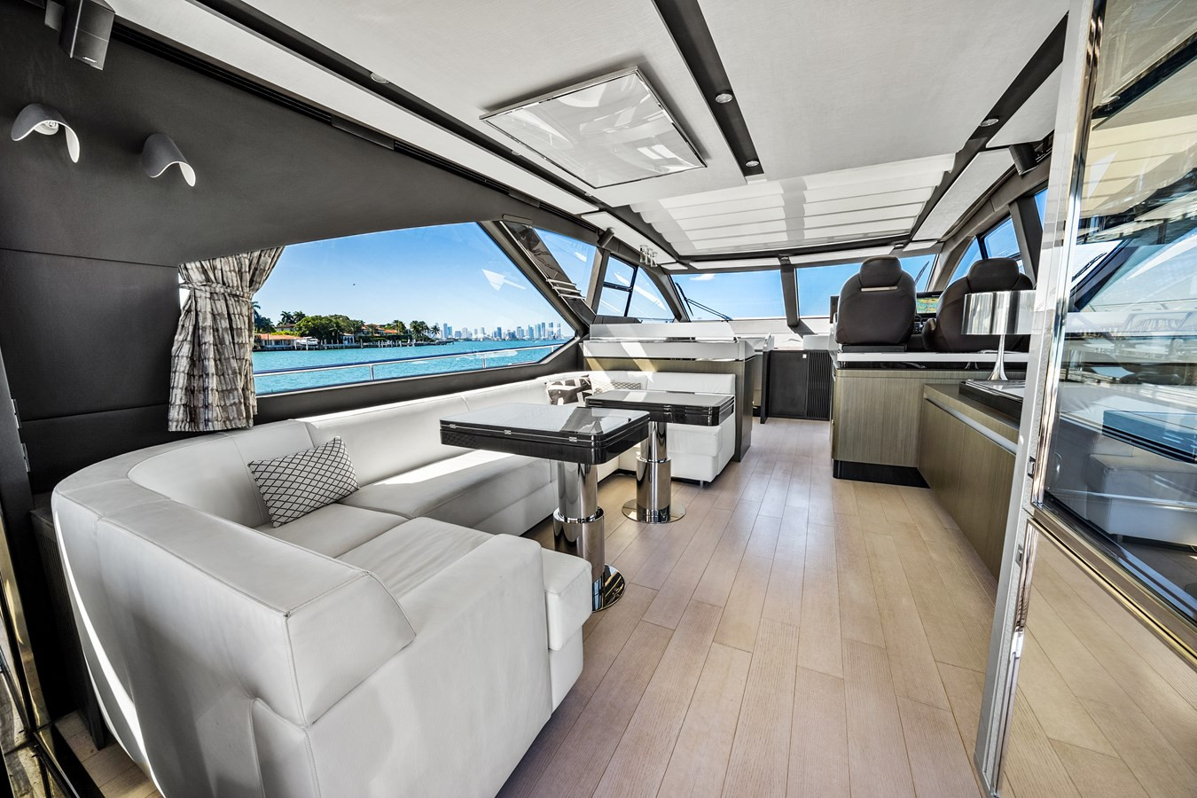 https://arconyachts.ams3.digitaloceanspaces.com/100733/conversions/large_4607917-optimize.jpg