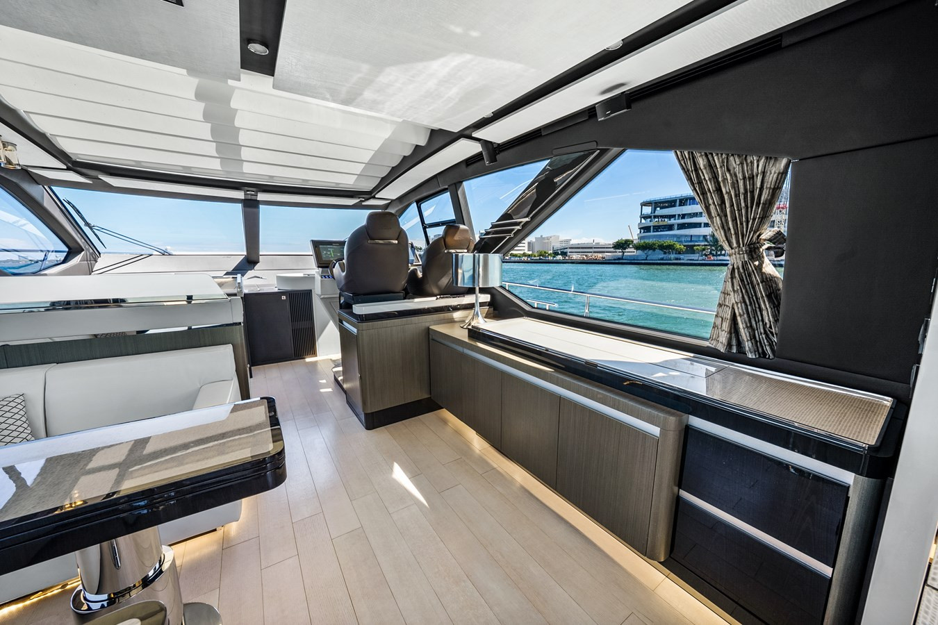 https://arconyachts.ams3.digitaloceanspaces.com/100737/conversions/large_4607918-optimize.jpg