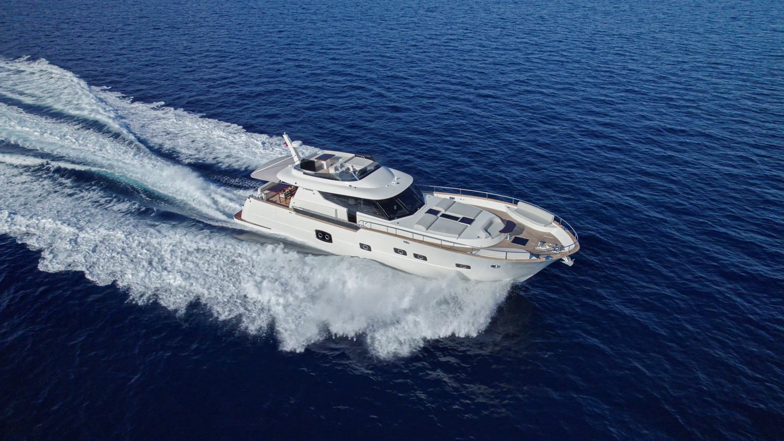 https://arconyachts.ams3.digitaloceanspaces.com/100738/conversions/large_4729149-optimize.jpg