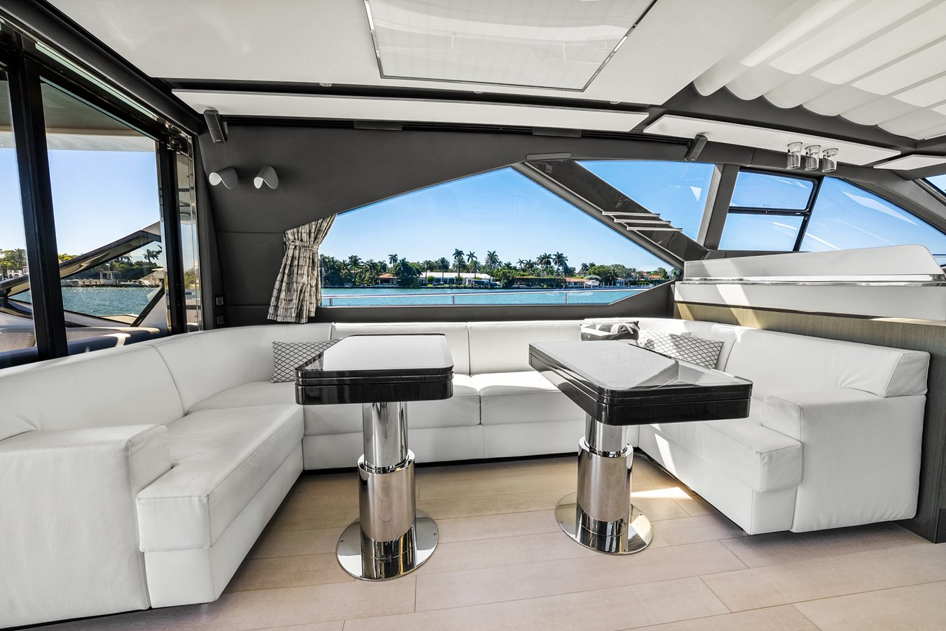 https://arconyachts.ams3.digitaloceanspaces.com/100739/conversions/large_4607919-optimize.jpg