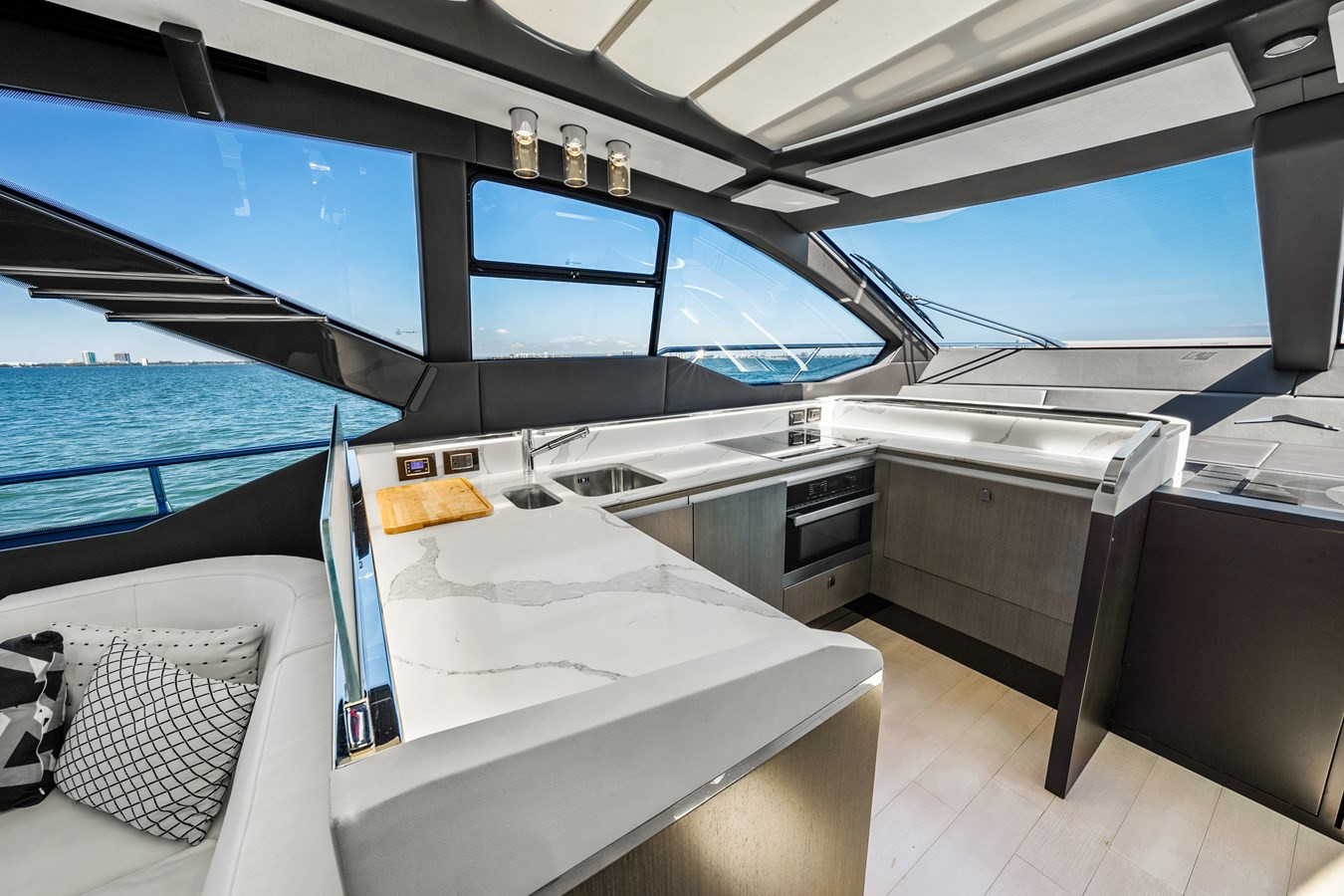 https://arconyachts.ams3.digitaloceanspaces.com/100746/conversions/large_4607921-optimize.jpg