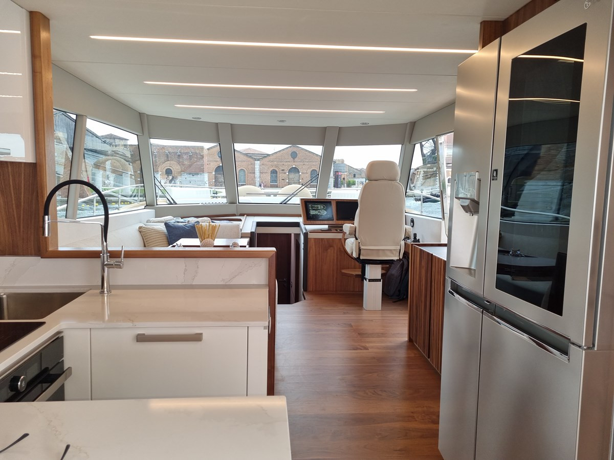https://arconyachts.ams3.digitaloceanspaces.com/100766/conversions/large_4729017-optimize.jpg
