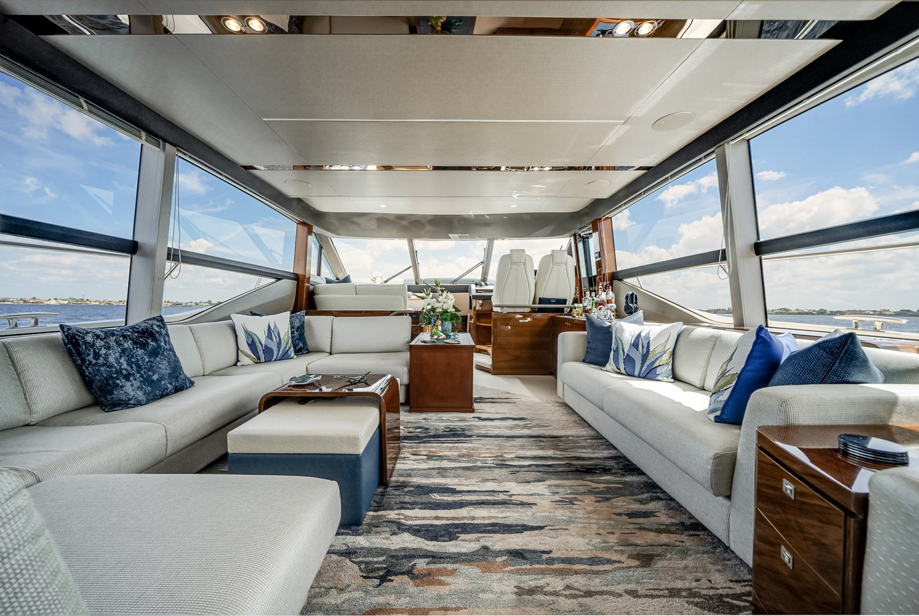 https://arconyachts.ams3.digitaloceanspaces.com/100823/conversions/large_4653386-optimize.jpg