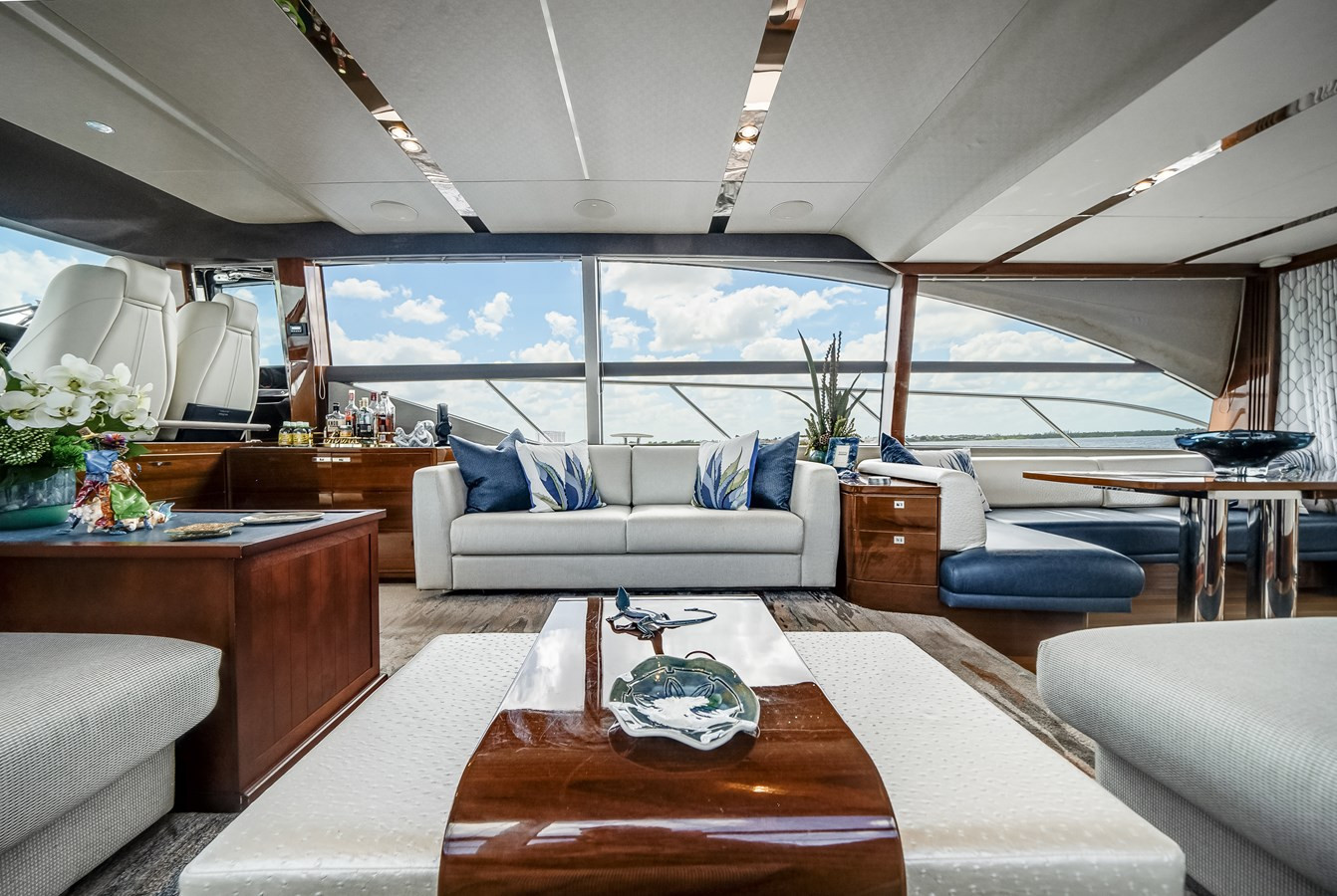 https://arconyachts.ams3.digitaloceanspaces.com/100835/conversions/large_4653390-optimize.jpg