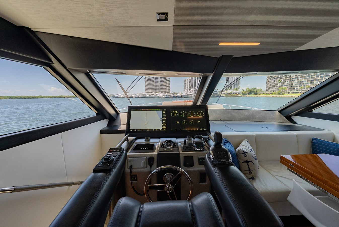 https://arconyachts.ams3.digitaloceanspaces.com/100850/conversions/large_4701436-optimize.jpg