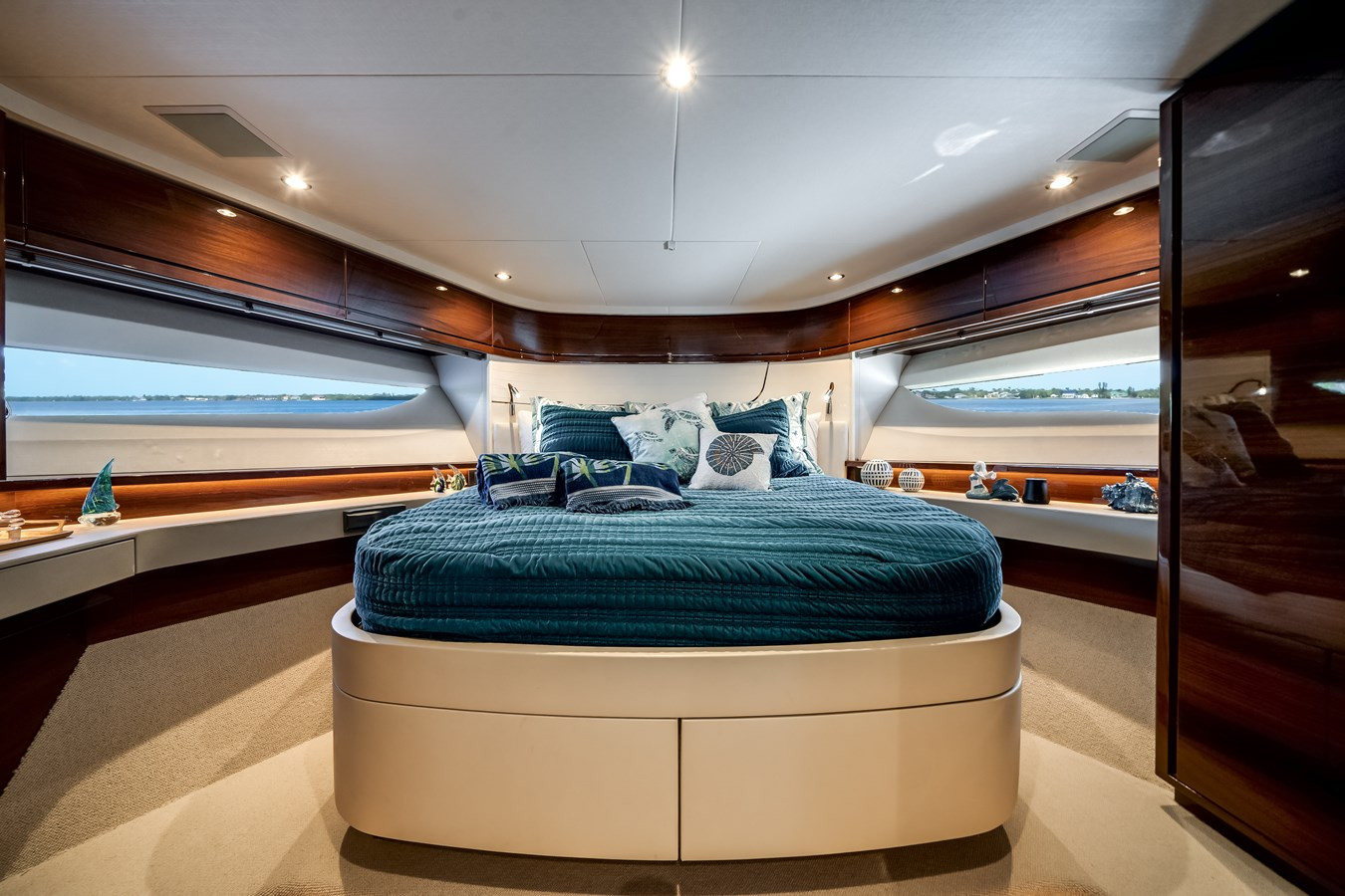https://arconyachts.ams3.digitaloceanspaces.com/100857/conversions/large_4653399-optimize.jpg