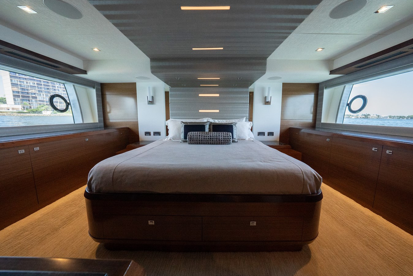 https://arconyachts.ams3.digitaloceanspaces.com/100859/conversions/large_4701439-optimize.jpg