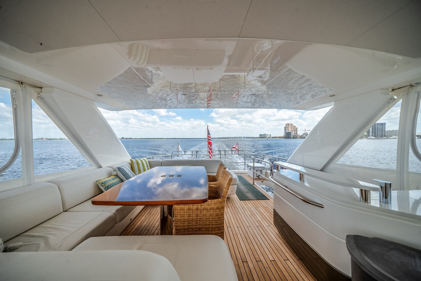 https://arconyachts.ams3.digitaloceanspaces.com/100914/conversions/large_4653424-optimize.jpg