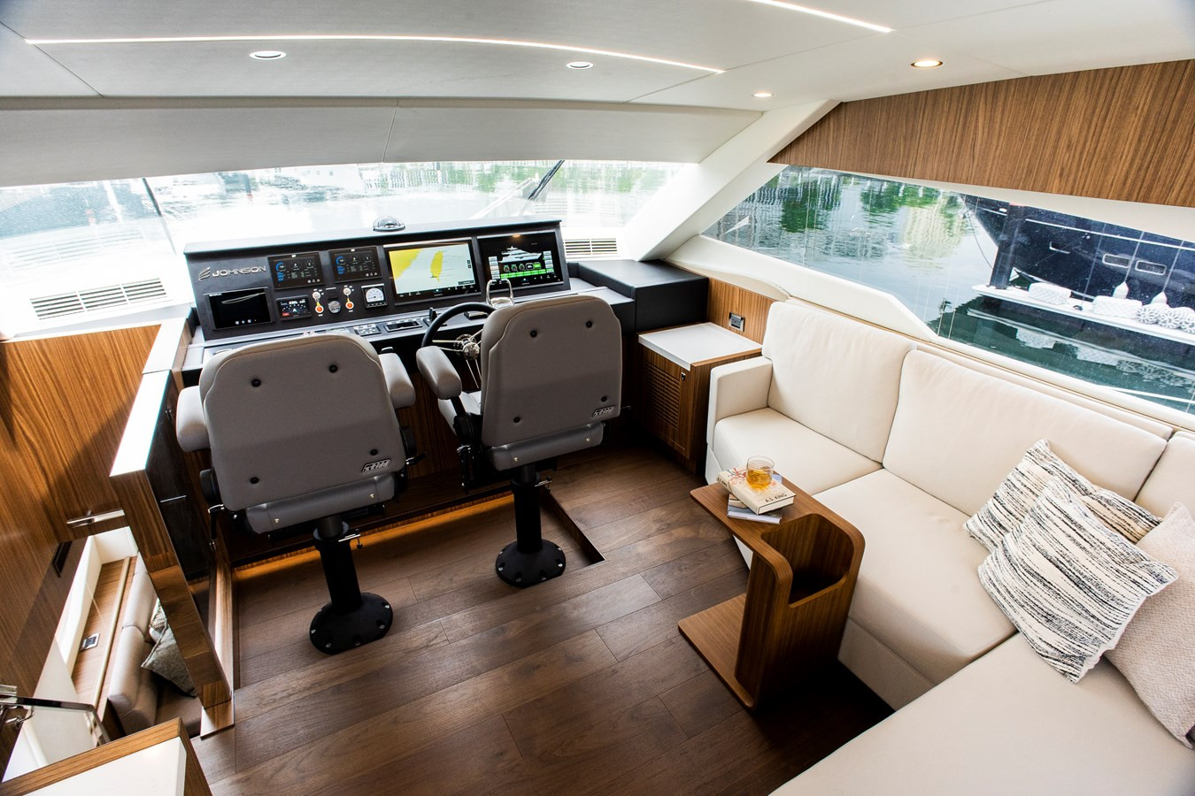 https://arconyachts.ams3.digitaloceanspaces.com/100997/conversions/large_4841335-optimize.jpg