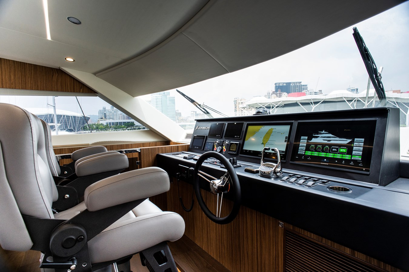 https://arconyachts.ams3.digitaloceanspaces.com/101000/conversions/large_4841336-optimize.jpg