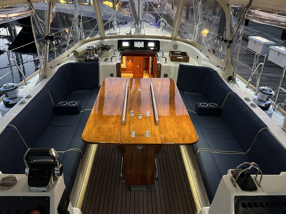 https://arconyachts.ams3.digitaloceanspaces.com/101028/conversions/large_4332076-optimize.jpg