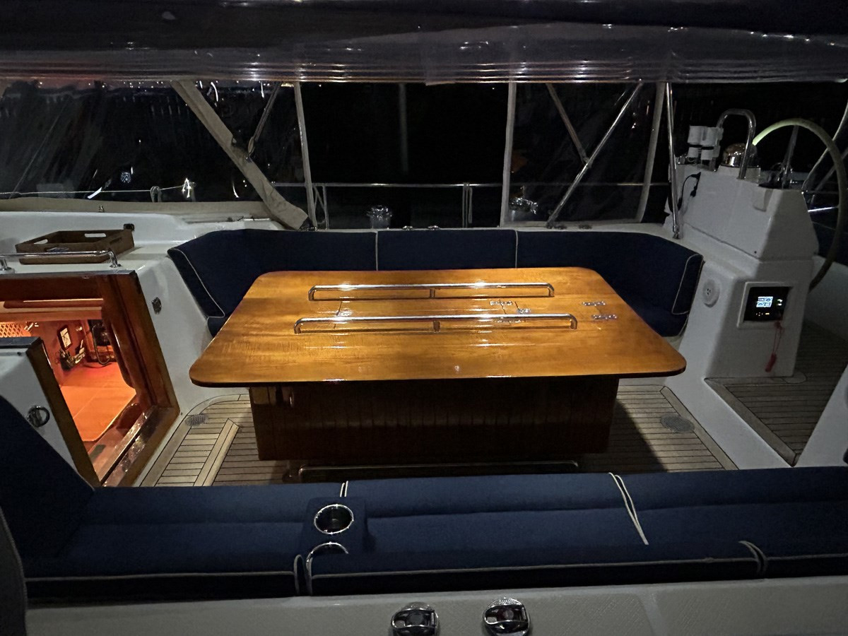 https://arconyachts.ams3.digitaloceanspaces.com/101034/conversions/large_4332081-optimize.jpg