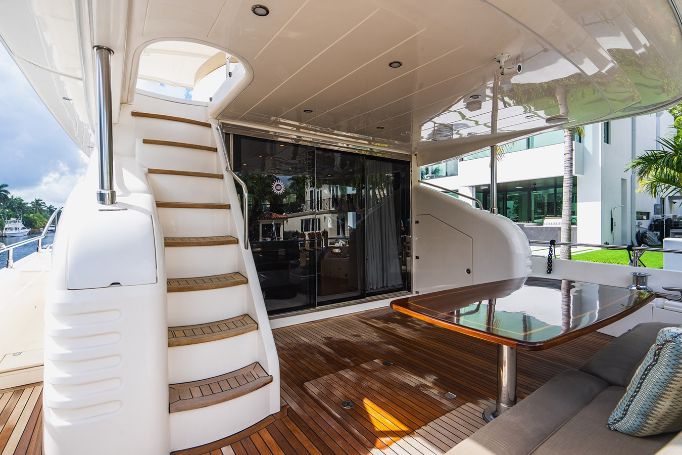 https://arconyachts.ams3.digitaloceanspaces.com/101035/conversions/large_4854424-optimize.jpg