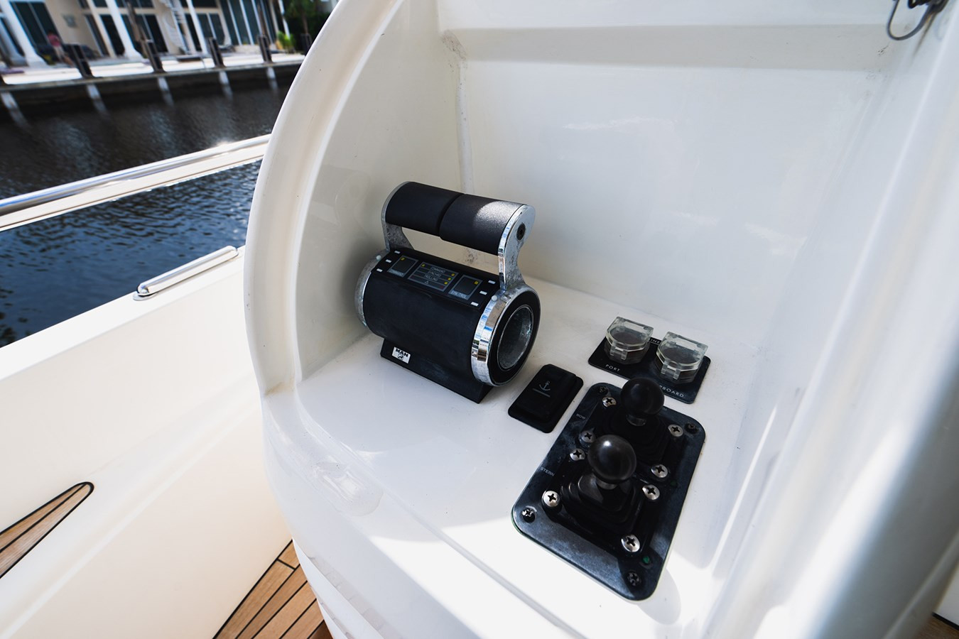 https://arconyachts.ams3.digitaloceanspaces.com/101040/conversions/large_4854426-optimize.jpg