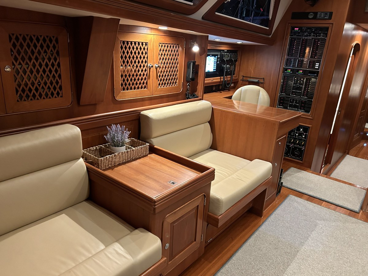 https://arconyachts.ams3.digitaloceanspaces.com/101048/conversions/large_4332098-optimize.jpg