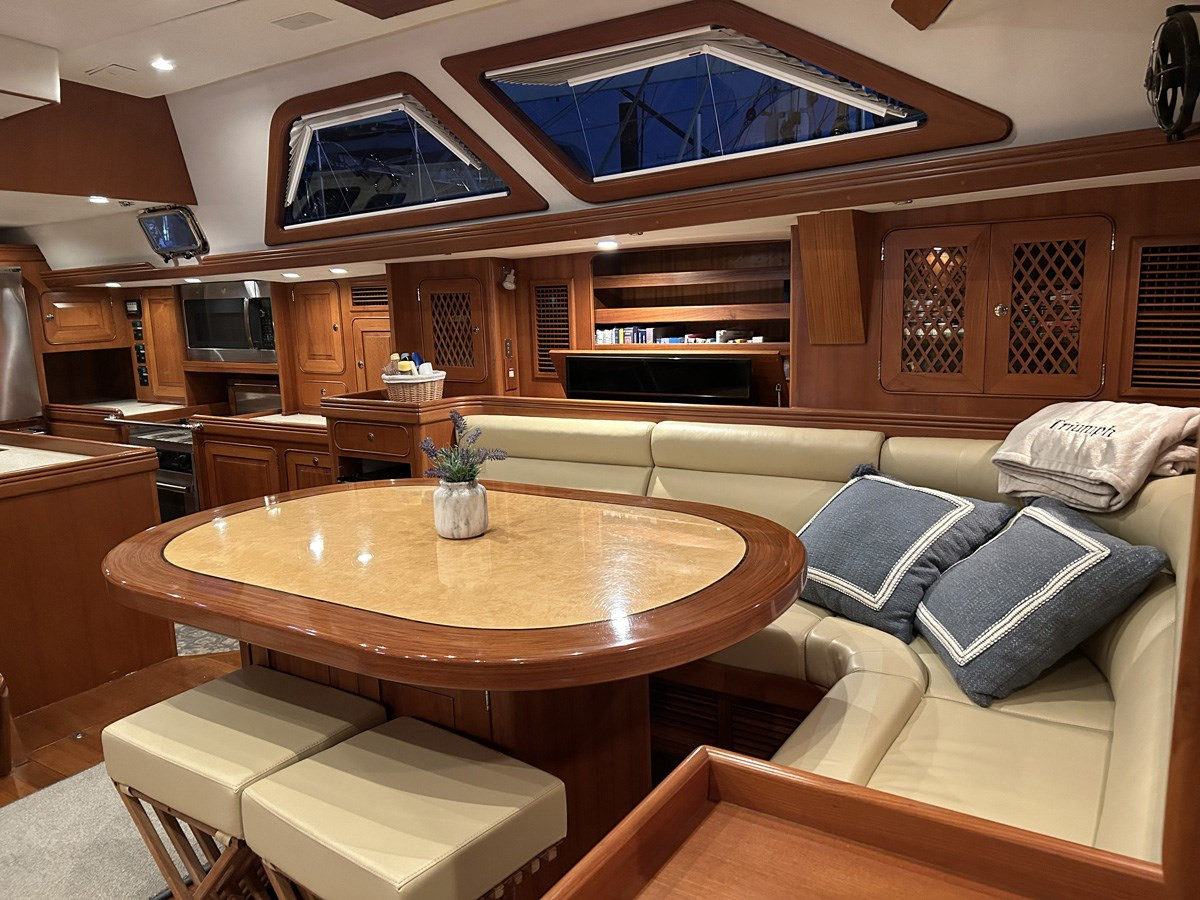https://arconyachts.ams3.digitaloceanspaces.com/101054/conversions/large_4332101-optimize.jpg