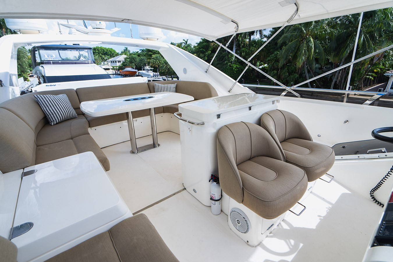 https://arconyachts.ams3.digitaloceanspaces.com/101080/conversions/large_4854440-optimize.jpg