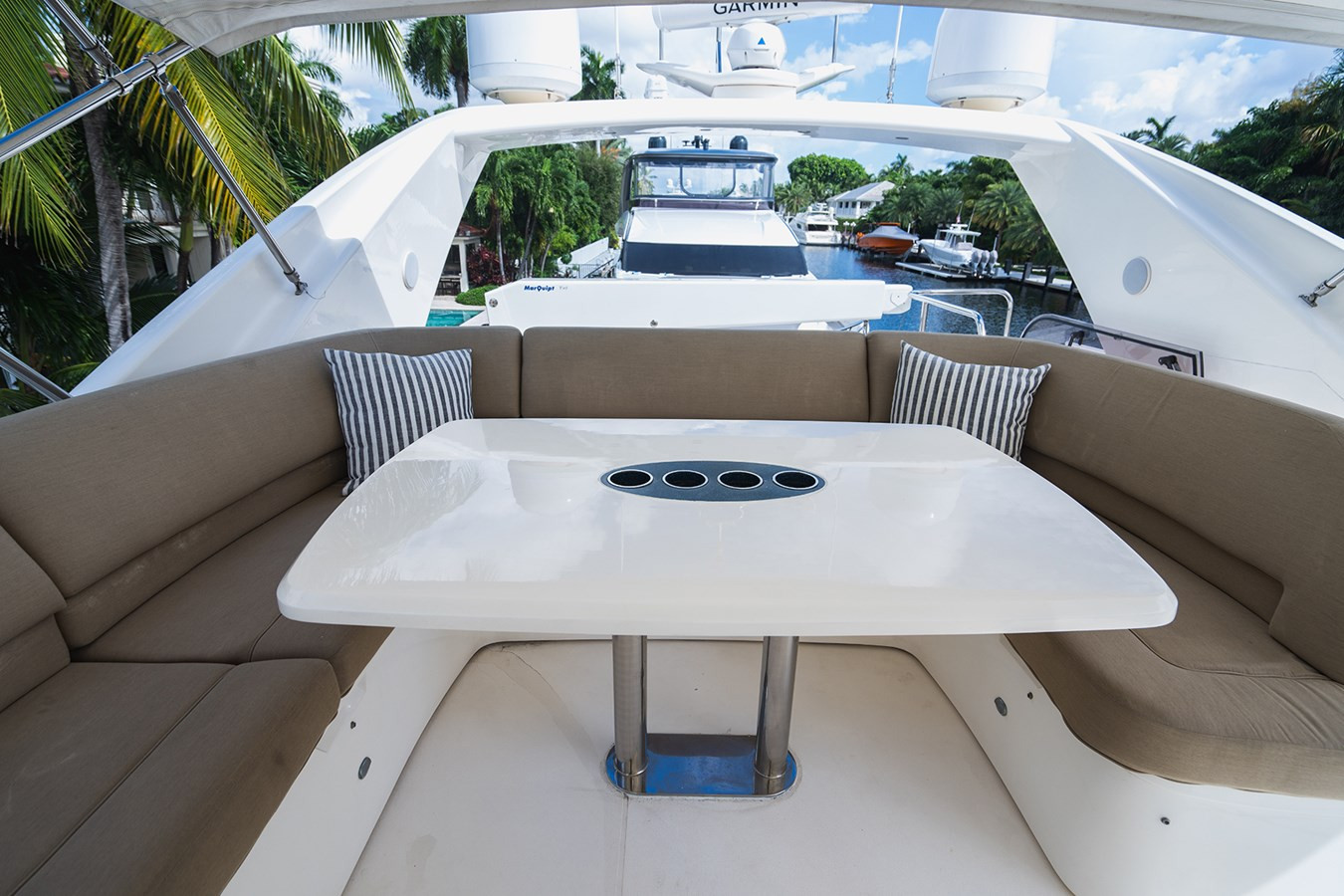 https://arconyachts.ams3.digitaloceanspaces.com/101084/conversions/large_4854441-optimize.jpg