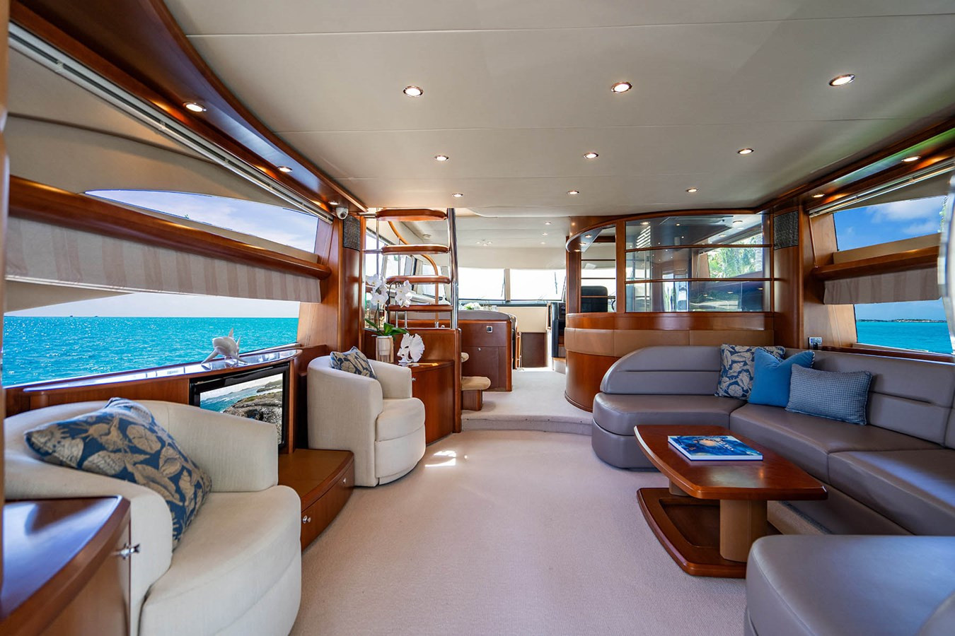 https://arconyachts.ams3.digitaloceanspaces.com/101105/conversions/large_4854448-optimize.jpg