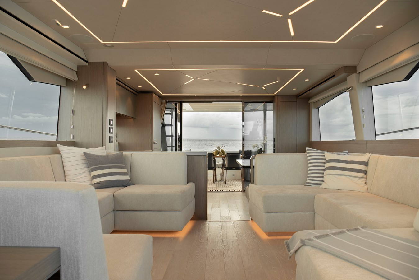 https://arconyachts.ams3.digitaloceanspaces.com/101107/conversions/large_4822320-optimize.jpg
